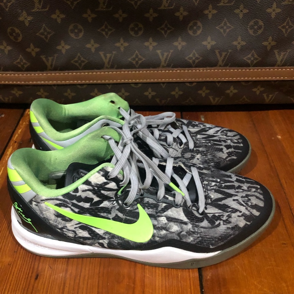 Nike Kobe 8 Graffiti (GS) 555586-100
